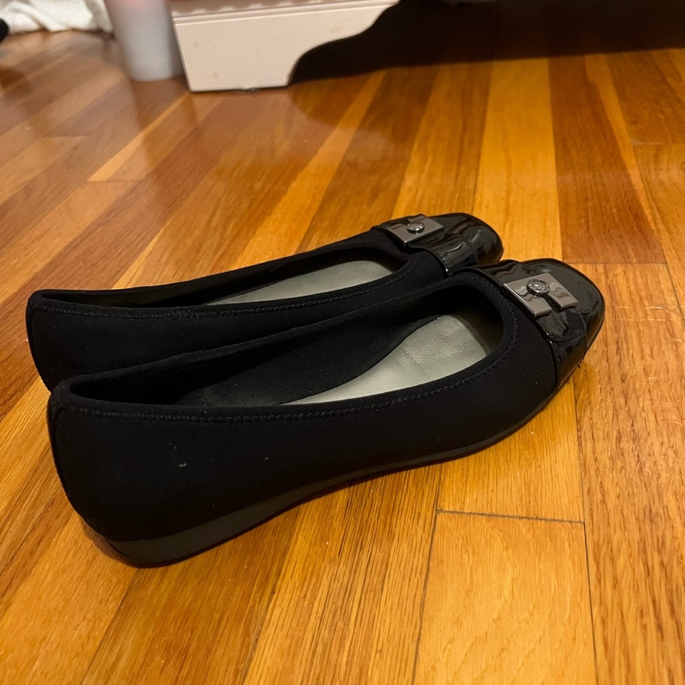 Anne Klein sport black flats.